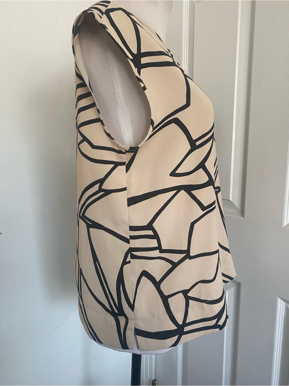 Joseph Ribkoff Abstract Sleeveless Top - Picture 4 of 12